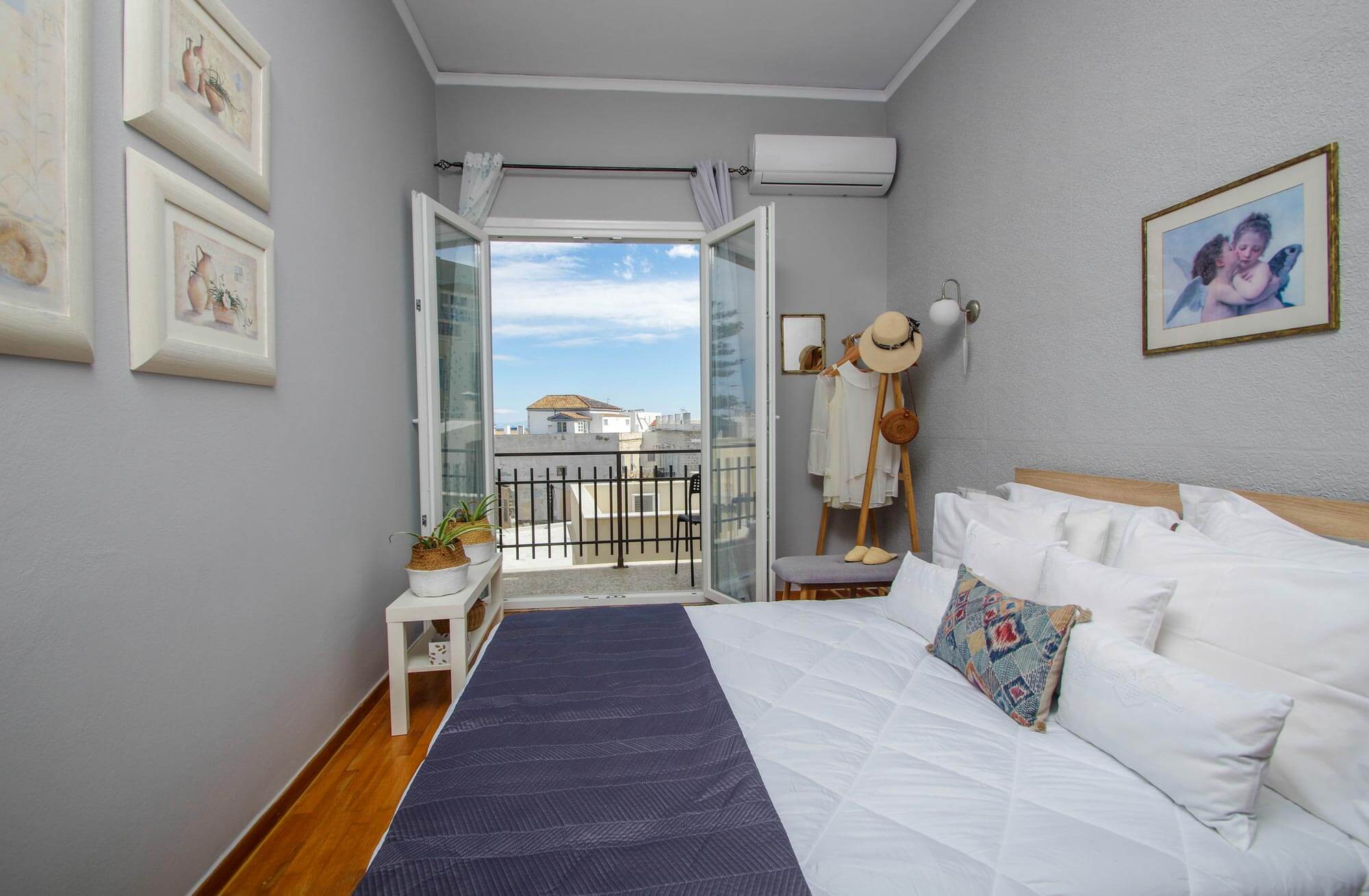 Bed room