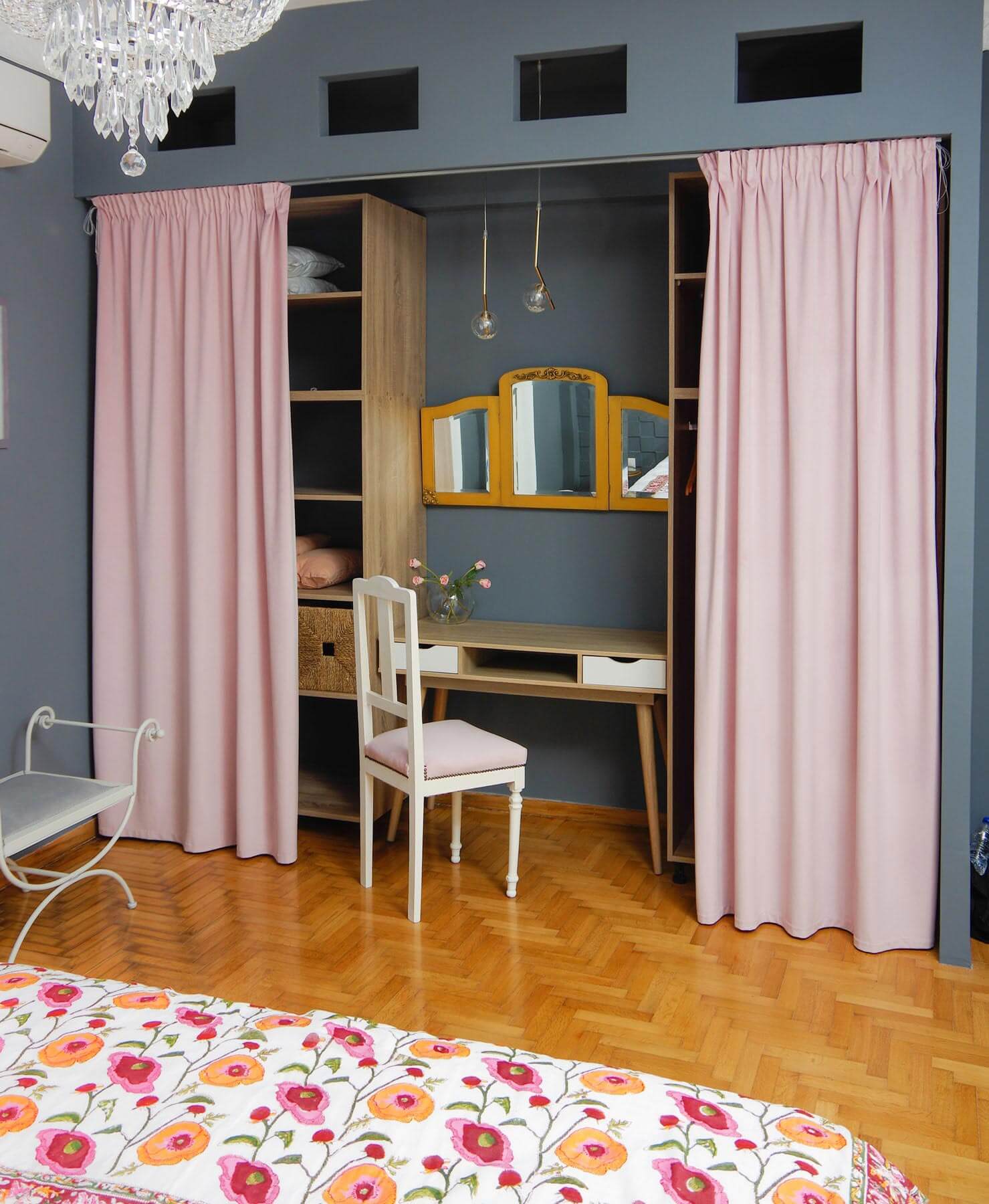 Bed room